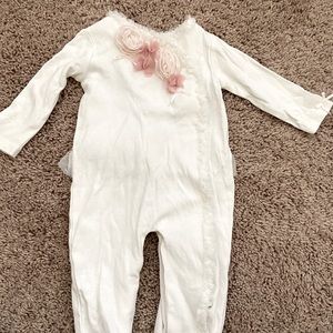 Edgehill Collection sleeper with floral and lace